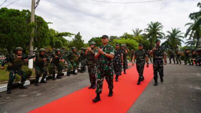 Danrem 022/PT Dampingi Pangdam I/BB Beri Pengarahan kepada Personel Satgas Pamtas RI–PNG