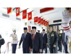 Rektor Unhan RI Hadiri Prosesi Pemakaman Jendral Ryamizard Ryacudu Di Taman Makam Pahlawan