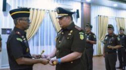 Kajati Sumut Muhibuddin lantik Muhammad Junaidi, SH., MH, menjadi Kajari Paluta, di Aula Cipta Kerta Lantai III Kejati Sumut