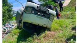 Ban Mobil Pecah  Isuzu Trada Akibatkan Laka Lantas Tunggal di Sergai