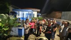 Puluhan Masyarakat Serbu Rumah Dinas Camat Deli Tua, Tuding Camat Tak Laksanakan Perintah Bupati dan Beking Pedagang Liar