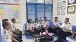 Kepala Rumah Tahanan Negara  Kelas IIB Tarutung Evan Yudha Putra Sembiring Beri Pengarahan kepada Kepala Subseksi Pelayanan Tahanan  beserta jajaran staf untuk lakukan Peningkatan Pelayanan kepada Warga Binaan