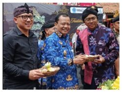 Warga Desa Pandansari, Kecamatan Paguyangan, Kabupaten Brebes Jawa Tengah, Gelar Tradisi sedekah bumi “Ratiban” ,  di kawasan wisata Telaga Ranjeng
