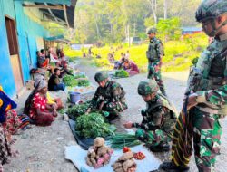 Hidupkan Pasar Tradisional di Pedalaman Papua, Satgas Yonif 521/DY Dukung Perekonomian Masyarakat Distrik Kelila