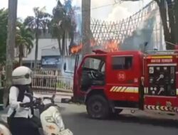 Rumah adat Batak monumen Sisingamangaraja XII, di Jalan Sisingamangaraja, Kelurahan Teladan Barat, Kecamatan Medan Kota Habis di lalap Si Jago Merah