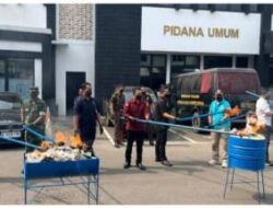 Kapolsek Cikarang Pusat AKP Elia Umboh Apresiasi sinergi antar instansi penegak hukum di Kabupaten Bekasi,Gelar Pemusnahan Barang bukti Berupa Sabu,Ganja dan Rokok Ilegal