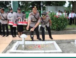 Polres Batu Bara dan Polres Asahan laksanakan kegiatan Ziarah dan Tabur Bunga Taman Makam Pahlawan Kisaran lokasi di Jalan Lintas Sumatera, Kelurahan Sidomukti, Kecamatan Kota Kisaran Barat, Kabupaten Asahan