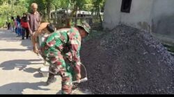 Semangat Gotong Royong Tak Pernah Padam, Babinsa Terjun Langsung Demi Jalan Desa
