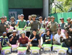 Tutup Latihan di Gresik, Menbanpur 2 Marinir Padukan Kesiapan Tempur dengan Aksi Sosial