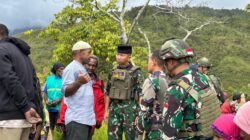 Bahu-Membahu dengan warga, Pos Walesi Satgas Pamtas RI-PNG Kewilayahan Yonif 645/Gardatama Yudha Bersama Warga Asolipele Gelar Gotong Royong Pemakaman