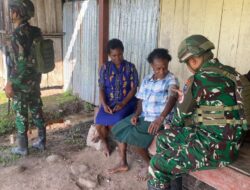 Sinergitas Satgas Yonif 645/Gty dan Puskesmas Distrik Apalapsili Berikan Yankes Keliling dari Rumah ke Rumah