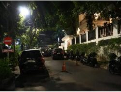 Mabes TNI  Berikan penjelasan Pengamanan  dilakukan di kediaman Jaksa Agung Muda Tindak Pidana Khusus Febrie Adriansyah di kawasan Kramat Pela, Jakarta Selatan
