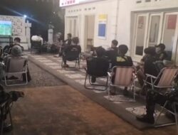 Anggota TNI Kodim 0725/Sragen Bersama Masyarakat Nobar Piala Dunia di 13 titik Koramil dari jajaran kodim 0725/Sragen.