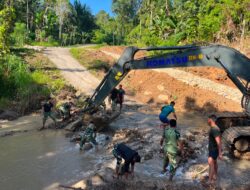 Jembatan Putus Diterjang Banjir, Bakti TNI Bangun Akses Baru bagi Tiga Desa di Nias Utara