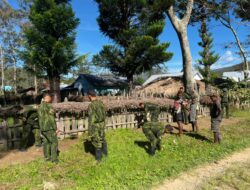Masyarakat Distrik Bolakme dan Satgas Pamtas RI–PNG Kewilayahan Yonif 645/Gardatama Yudha Gelar Karya Bakti Jaga Kebersihan Lingkungan