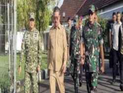 Komandan Kodaeral lX, Laksda TNl Hanarko Djodi Pamungkas, S.H.,M.H. Dampingi Gubernur Maluku, Hendrik Lewerissa dan Forkompinda Maluku Tinjau pembangunan daerah Tertinggal