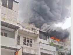 Toko penjual suku cadang dan aksesoris mobil di Jalan Semarang, Kecamatan Medan Kota, Sumatera Utara, Habis di Lahap Si Jago Merah