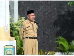 Asisten III Bidang Administrasi Umum Setda Kabupaten Morowali, Afridin, Pimpin apel pagi di halaman Kantor Bupati Morowali