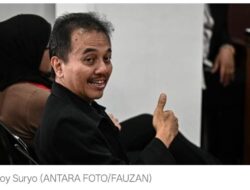 Roy Suryo Gigit Jari, Praperadilan Kedua Ditolak Hakim PN Jaksel, Ini Alasannnya