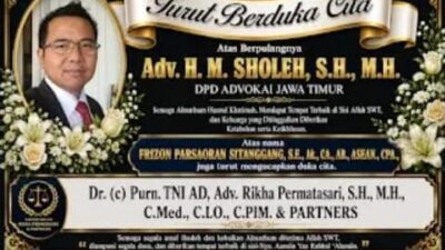 Dunia Advokat Berduka, Rikha Permatasari dan Frizon Parsaoran Sitanggang Sampaikan Penghormatan Terakhir kepada Adv. H. Muhammad Sholeh, S.H.