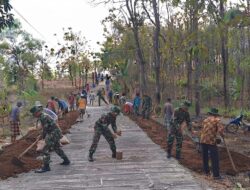 Tak Kenal Hari Libur, Satgas TMMD Selesaikan Jalan Demi Keselamatan Warga