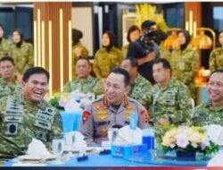 Kapolri Jenderal Polisi Drs. Listyo Sigit Prabowo, M.Si., Hadiri silaturahmi bersama Menteri Koordinator Bidang Politik dan Keamanan RI, Jenderal TNI (Purn.) Djamari Chaniago