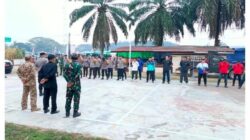 Menjelang pelaksanaan Malam Pasar Rakyat Kembayan dalam Rangka Peringati Hari Ulang Tahun ke-81 Kemerdekaan Republik Indonesia, Polsek Kembayan Gelar Apel Konsolidasi Pengamanan