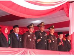 Detik-Detik Proklamasi HUT ke-81 RI, Kapolres Kampar Hadir Upacara Megah di Lapangan Pelajar Bangkinang