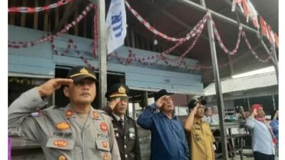 Polres Pelabuhan Belawan bersama Kesatuan Nelayan Tradisional Indonesia (KNTI) Bagan Deli  Laksanakan Upacara Bendera Peringatan HUT 81 RI