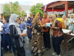 Plt Kepala UPT SMP Negeri 4 Medan Serahkan Hadiah Lomba HUT Ke-81 Kemerdekaan RI  