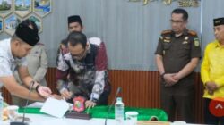 Walikota Tanjungbalai Muhammad Fadly Abdina, SP,Msi  Ikuti acara Penandatanganan Nota Kesepahaman dan Perjanjian Kerja Sama tentang Percepatan Pendaftaran Tanah Wakaf di wilayah Kota Tanjungbalai secara Daring