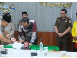 Walikota Tanjungbalai Muhammad Fadly Abdina, SP,Msi  Ikuti acara Penandatanganan Nota Kesepahaman dan Perjanjian Kerja Sama tentang Percepatan Pendaftaran Tanah Wakaf di wilayah Kota Tanjungbalai secara Daring