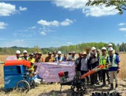 PT TAJ Serahkan Traktor dan Mesin Perontok Padi untuk Dongkrak Produksi