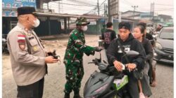 Masker untuk Warga, Kepedulian Polsek Kembayan Menjaga Kesehatan Masyarakat