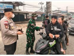 Masker untuk Warga, Kepedulian Polsek Kembayan Menjaga Kesehatan Masyarakat
