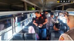 Polres Kuningan Gelar Pembagian Masker secara gratis kepada Masyarakat yaitu Taman Cirendang, Perempatan Cijoho, Perempatan Citamba dan Taman Kota Kuningan