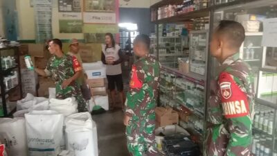 Babinsa Plupuh Cek Stok Pupuk, Pastikan Kebutuhan Petani Terpenuhi