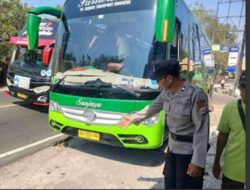 Pemotor Lalai Tabrak Bagasi Bus di Patuk Gunungkidul, Pengendara Patah Tulang Hidung