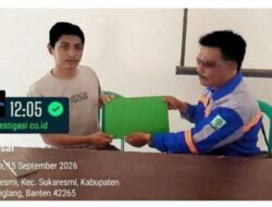 GWI Pandeglang Serahkan Berkas Pengajuan Bedah Rumah Ibu Itoh ke Desa Cikuya