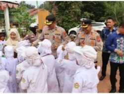 Wakapolres Labuhan batu Kompol P.S. Simbolon, S.H. Hadiri kegiatan Sedekah Segenggam Beras Sahabat Sekolah Dasar di SDN 15 Rantau Selatan