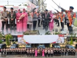 Dansatbrimob Polda Kalbar Pimpin langsung Pelaksanaan Upacara Wisuda Purnawira salah satu Personel Satbrimob Polda Kalbar