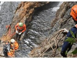 Tergelincir Saat Mandi di Air Terjun Robo Sumbar, Wanita 25 Tahun Ditemukan Tewas Robi Camdra, Inews86.com Minggu, 18