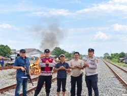 Polsek Medan Tembung Kembali Gempur Sarang Narkoba di Bantaran Rel Kereta Api, Gubuk Dimusnahkan