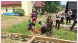Sambut HUT ke-81 Korps Brimob, Personel Batalyon C Pelopor Gelar Bhakti Sosial di Gereja Katolik Stasi St. Stefanus Talang Lakat