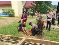 Sambut HUT ke-81 Korps Brimob, Personel Batalyon C Pelopor Gelar Bhakti Sosial di Gereja Katolik Stasi St. Stefanus Talang Lakat