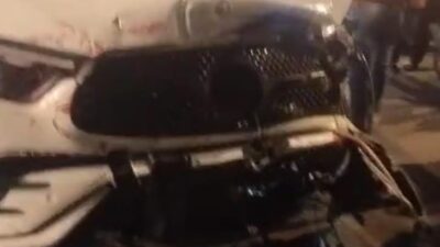 Mobil Mercedes Putih Hilang Kendali Di Depan  RS HAJI Medan Di duga Mabuk, Tabrak Lapak Mie Balap Dan Kendaraan Lainnya